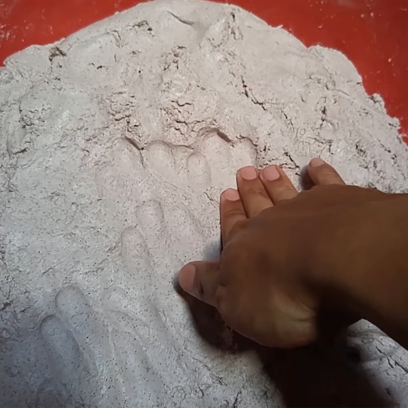 Bước 5 Nhồi bột Bánh ít nếp than nhân dừa sầu riêng