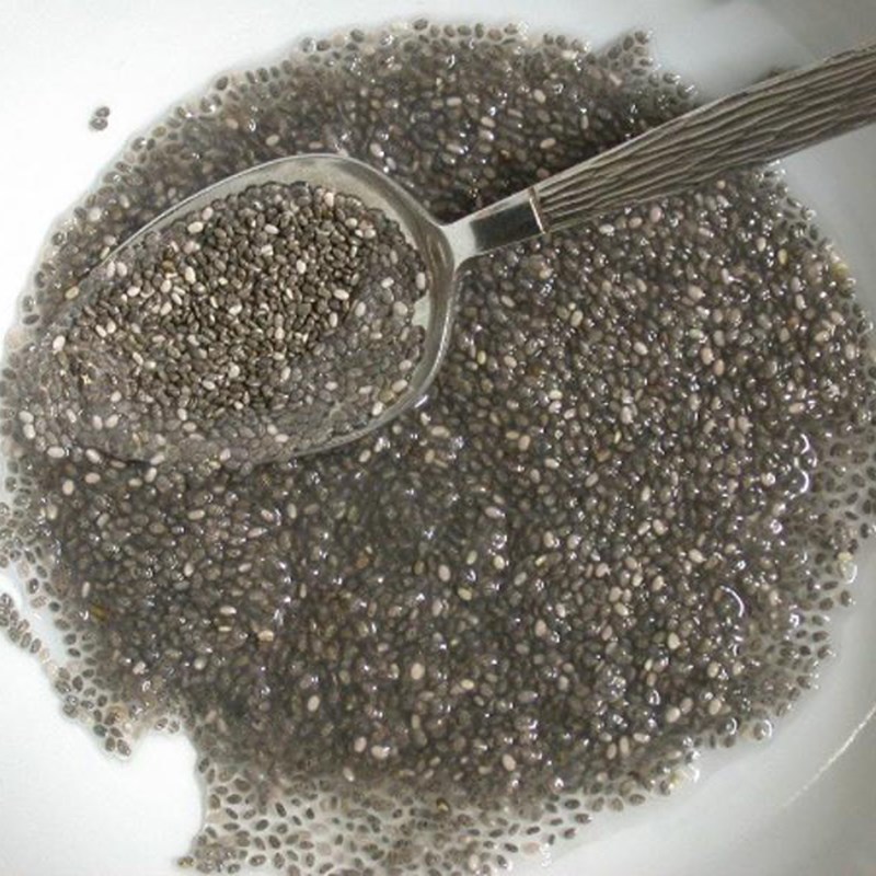 Bước 1 Ngâm hạt chia Nước sấu hạt chia