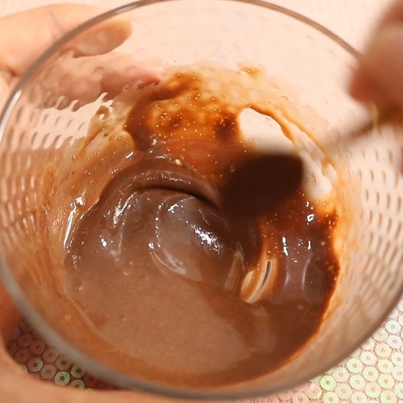 Bước 2 Pha milo và sữa Milo bọt biển