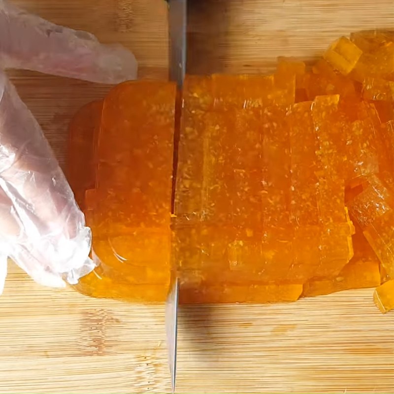 Bước 4 Pha trà và cắt nhỏ thạch đào Trà thạch đào