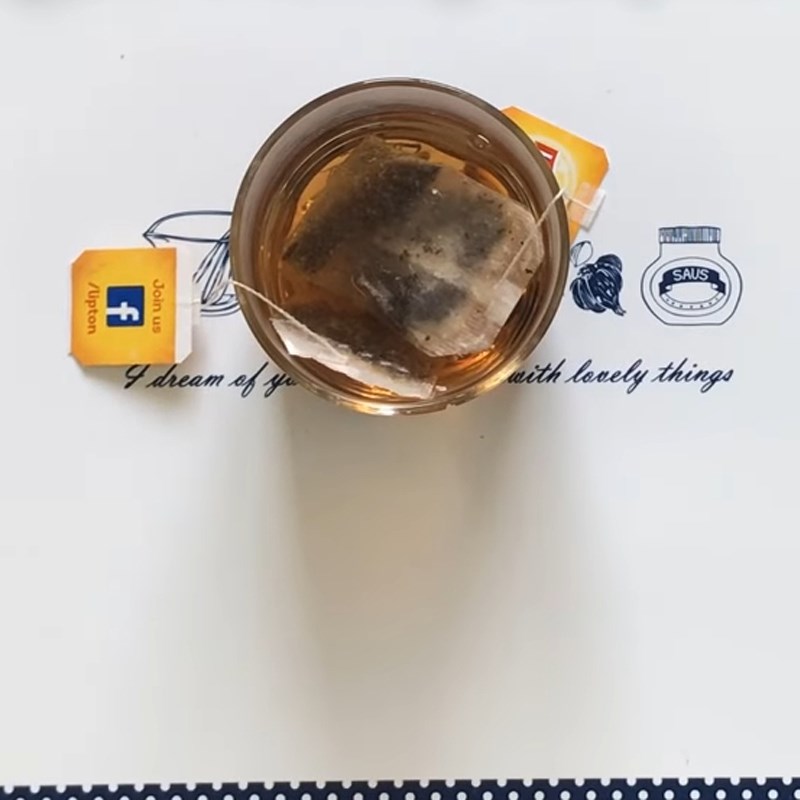 Bước 1 Pha trà Lipton Trà long nhãn tắc