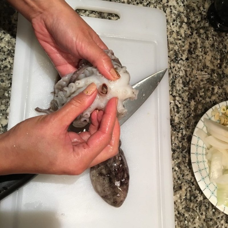 Bước 1 Sơ chế bạch tuộc Bạch tuộc nướng chao
