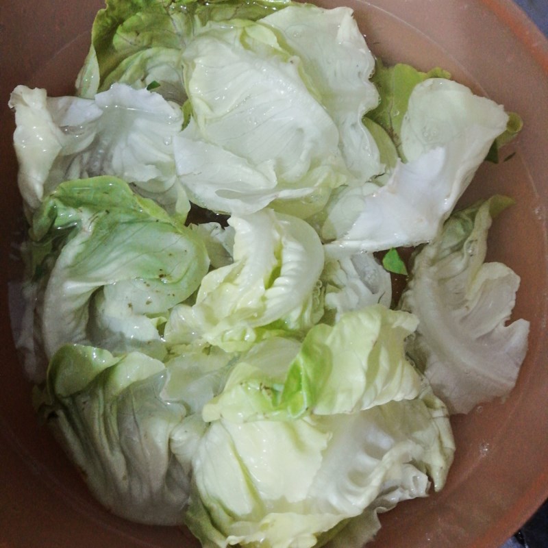 Bước 1 Sơ chế các nguyên liệu Salad rong nho với tôm tươi