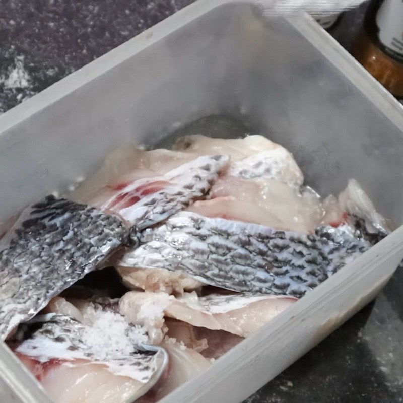 Bước 2 Sơ chế và ướp cá rô Bún cá gạo lứt