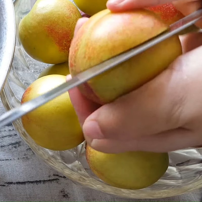 Bước 1 Sơ chế đào tươi Trà thạch đào