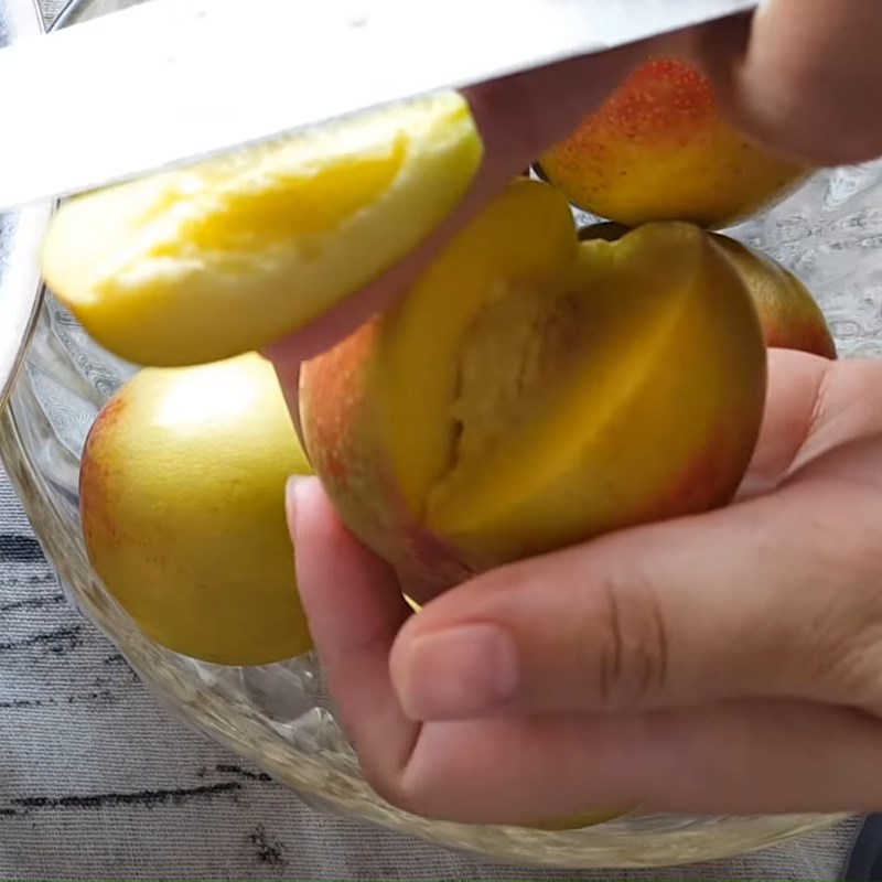 Bước 1 Sơ chế đào tươi Trà thạch đào