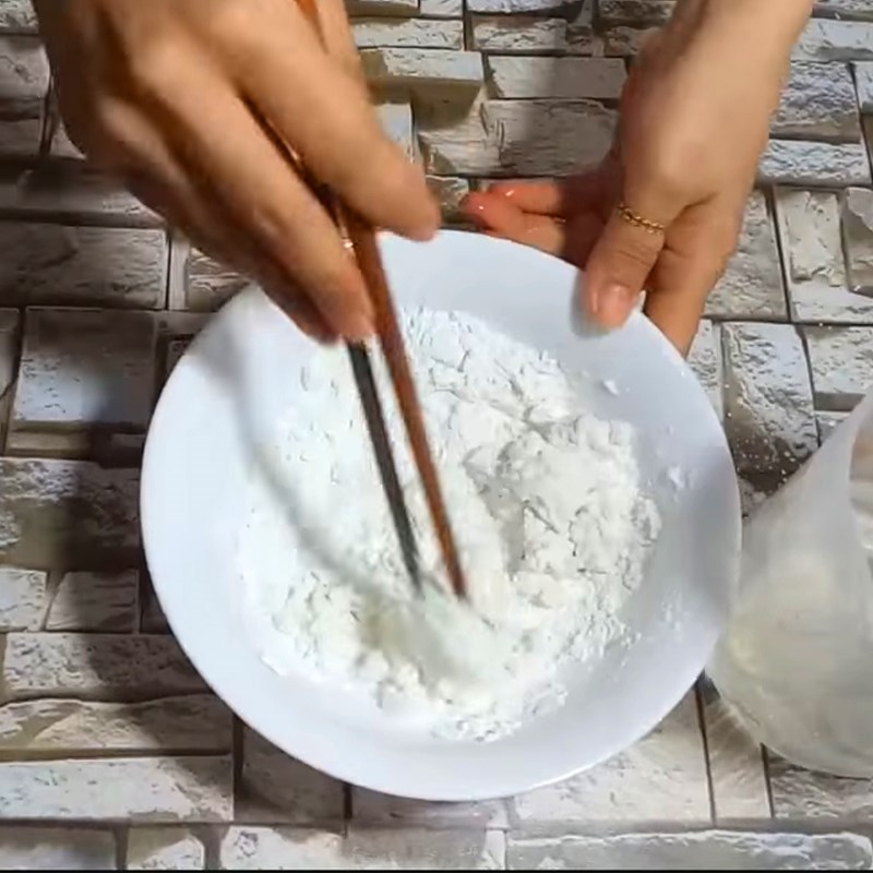 Bước 2 Trộn bột vỏ bánh Chè trôi nước cốt dừa