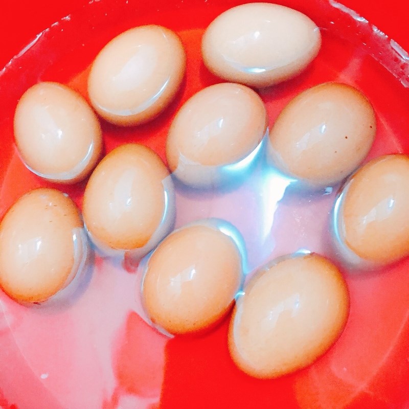 Bước 1 Sơ chế nguyên liệu Thịt kho trứng không cần nước dừa