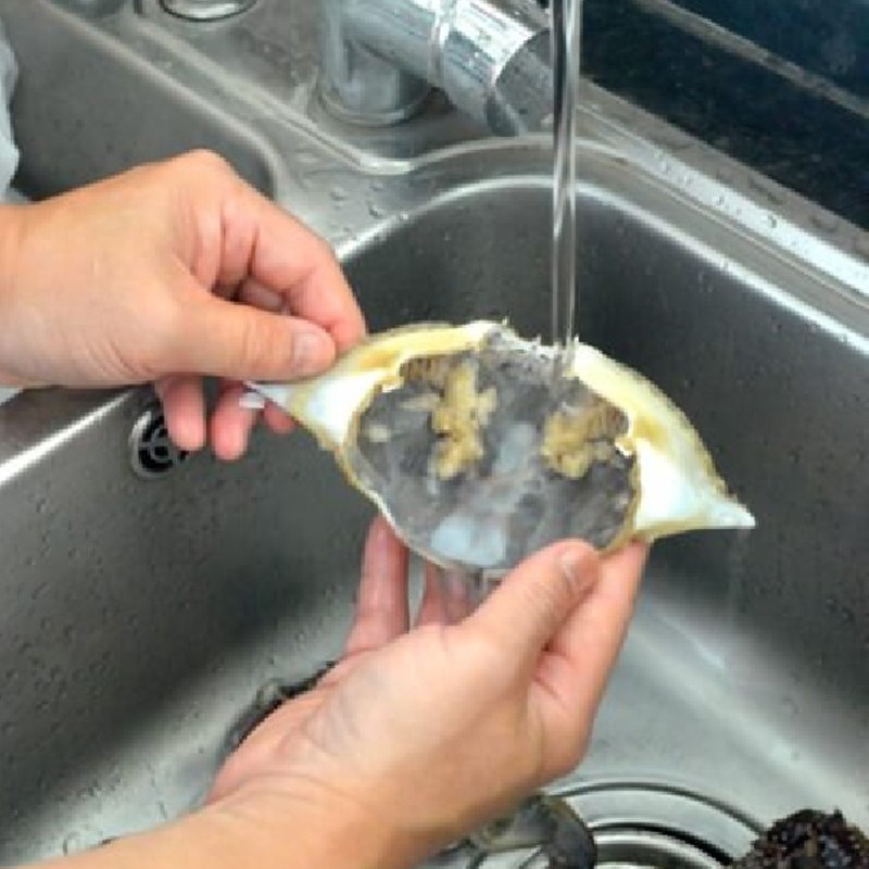 Bước 1 Sơ chế nguyên liệu Ghẹ chiên xào hành gừng