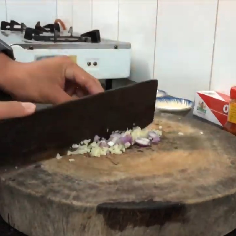 Bước 1 Sơ chế nguyên liệu Vây cá hồi nướng giấy bạc