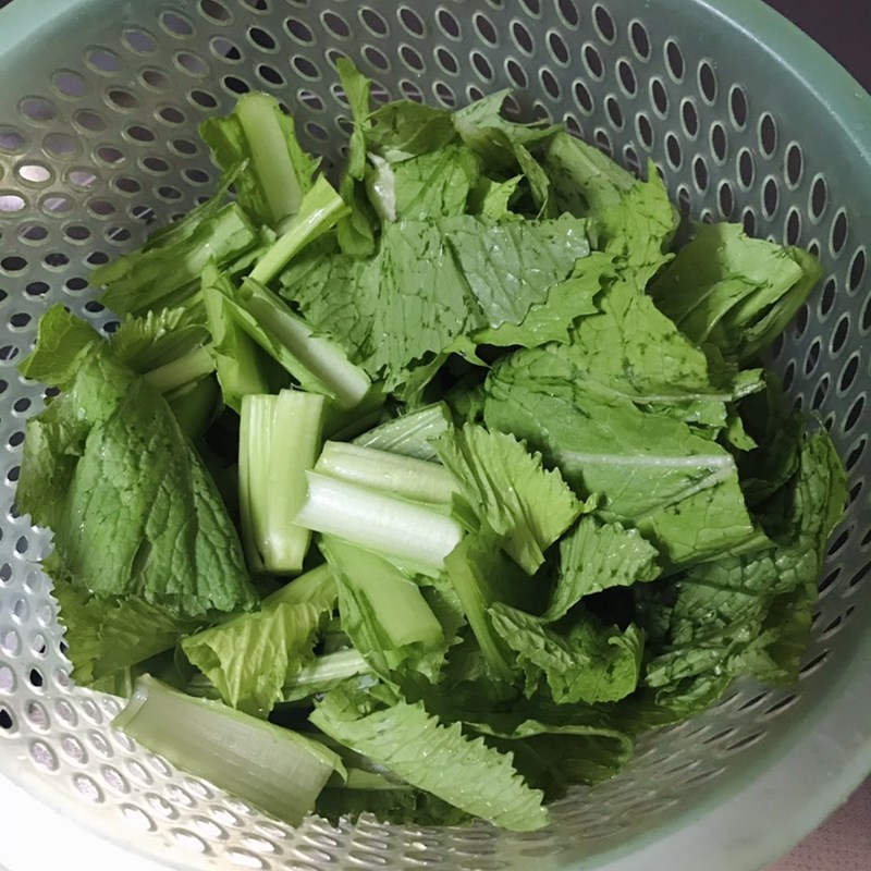 Bước 1 Sơ chế nguyên liệu Canh cải bẹ xanh cá thác lác
