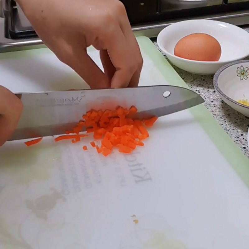 Bước 1 Sơ chế rau củ Cháo hàu cà rốt trứng gà