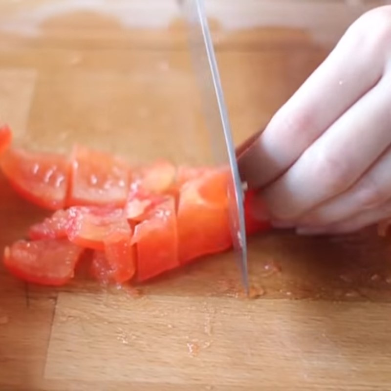Bước 1 Sơ chế và lược cà chua Nước sốt cà chua pizza