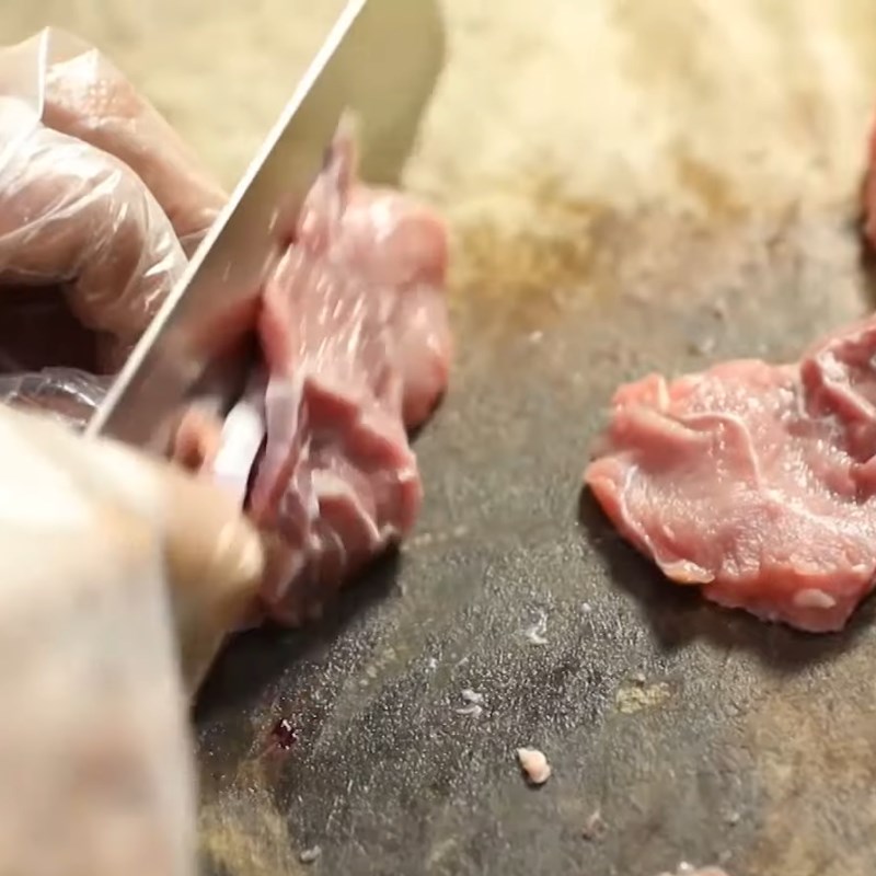 Bước 1 Sơ chế và ướp thịt bò Bò nướng ống tre