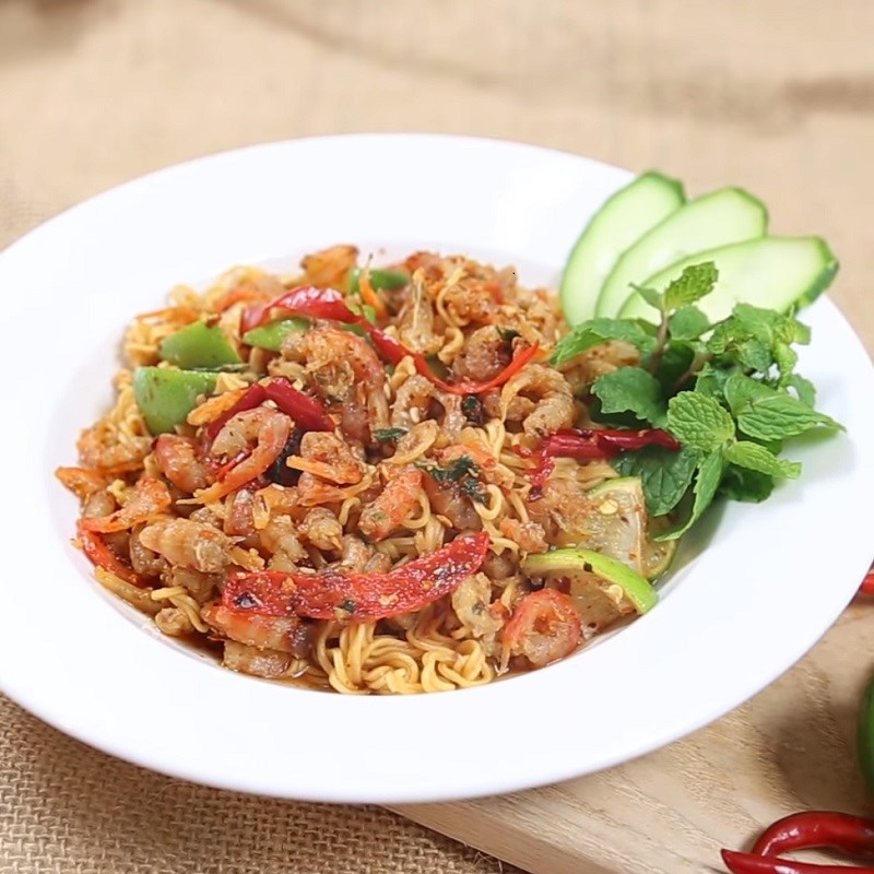 Bước 4 Thành phẩm Mì trộn chua cay tôm khô