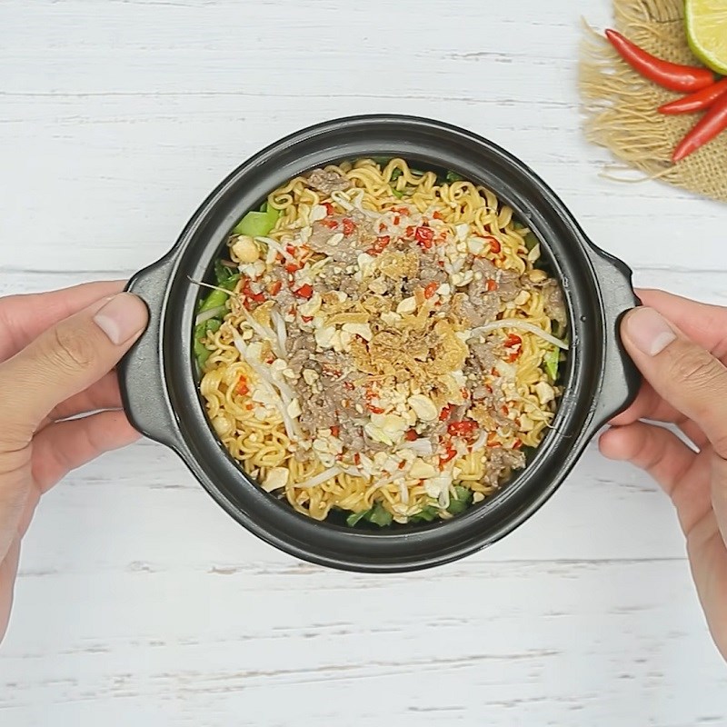 Bước 5 Thành phẩm Mì trộn chua cay thịt bò