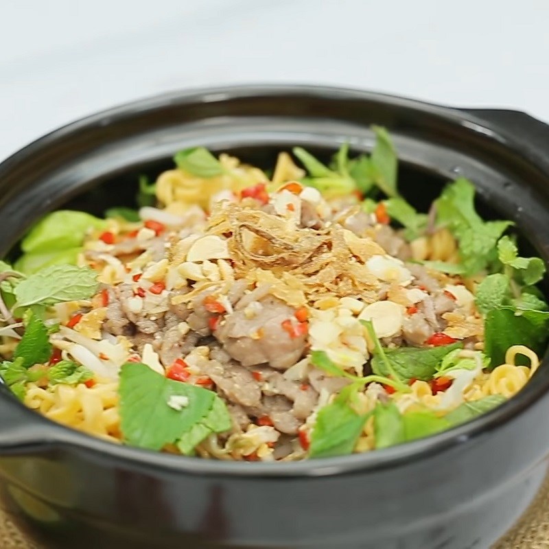 Bước 5 Thành phẩm Mì trộn chua cay thịt bò