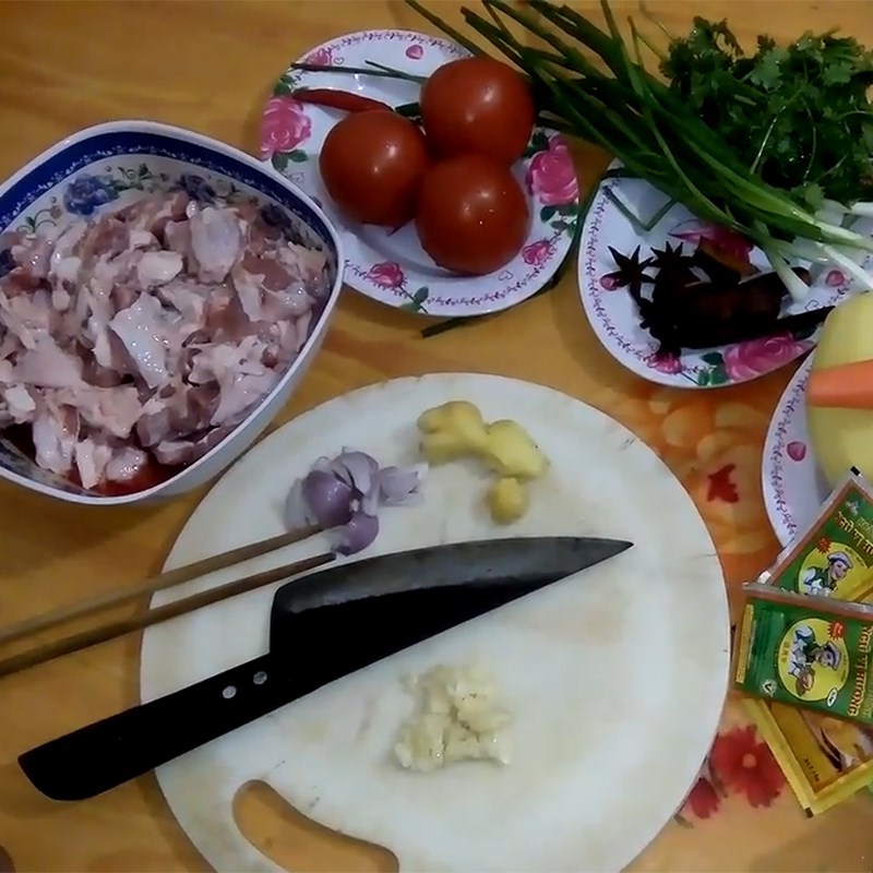 Bước 2 Sơ chế các loại rau củ Thịt trâu sốt vang