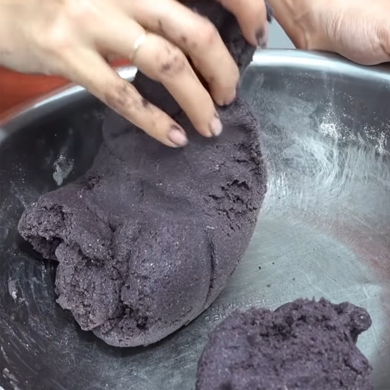 Bước 4 Trộn bột Bánh ít nếp than nhân dừa đậu xanh