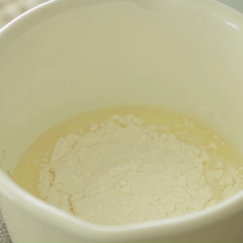 Bước 3 Trộn bột bánh su Bánh su kem phô mai vỏ giòn