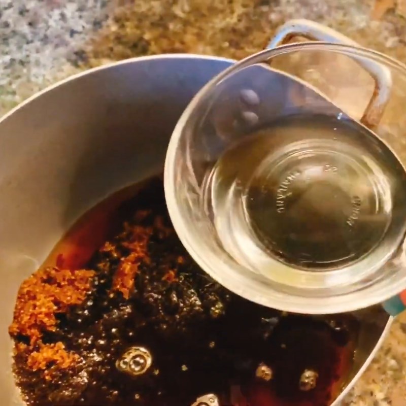 Bước 1 Trộn các nguyên liệu Nước sốt đường nâu tỏi ớt
