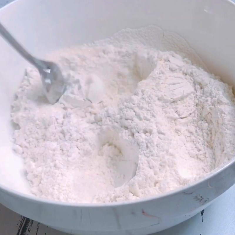 Bước 1 Trộn hỗn hợp bột và trứng Bánh mì nhân socola chảy