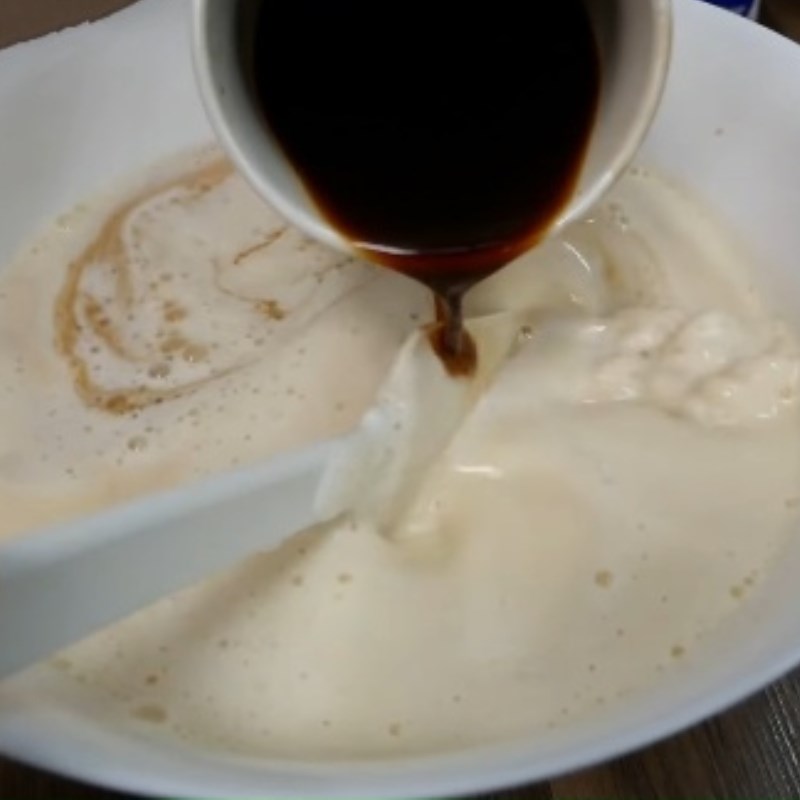 Bước 3 Trộn hỗn hợp sữa cà phê Bánh flan cà phê