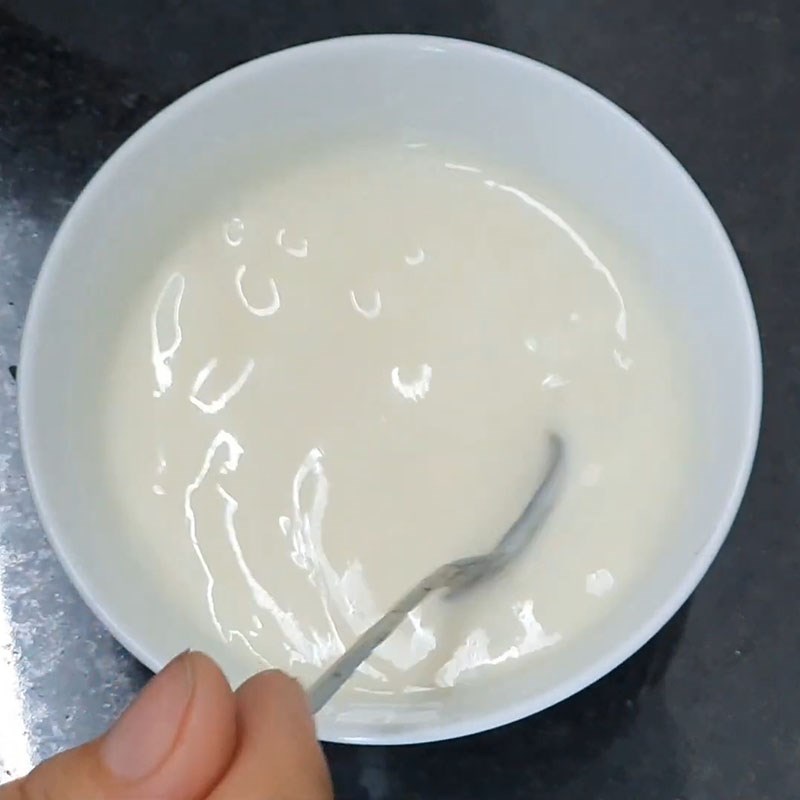 Bước 1 Trộn hỗn hợp sữa chua kem béo Xoài dầm sữa chua