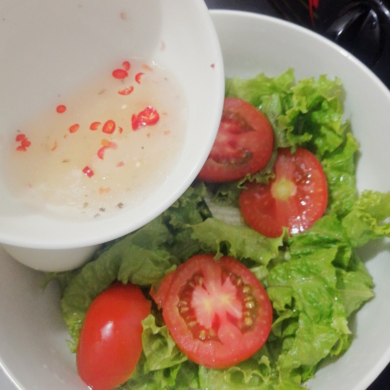 Bước 4 Trộn salad Salad rong nho thịt bò