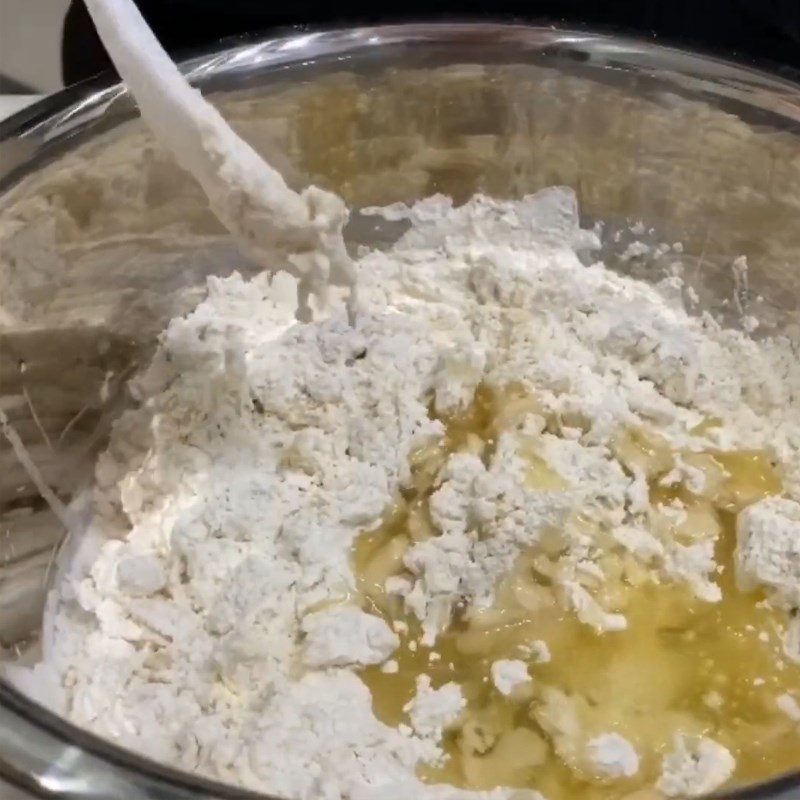 Bước 1 Trộn và nhồi bột Bánh sầu riêng trứng muối