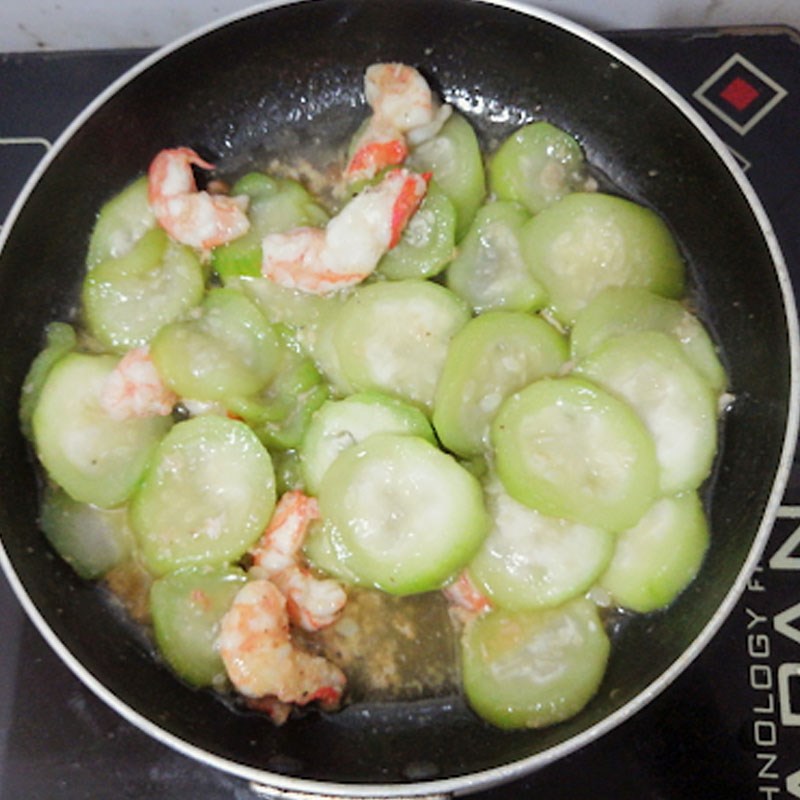 Step 3 Stir-fried Luffa with Shrimp Fresh stir-fried luffa with shrimp