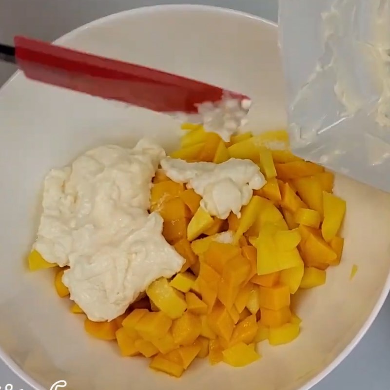 Bước 2 Xay nhuyễn xoài với mayonnaise Sốt xoài mayonnaise