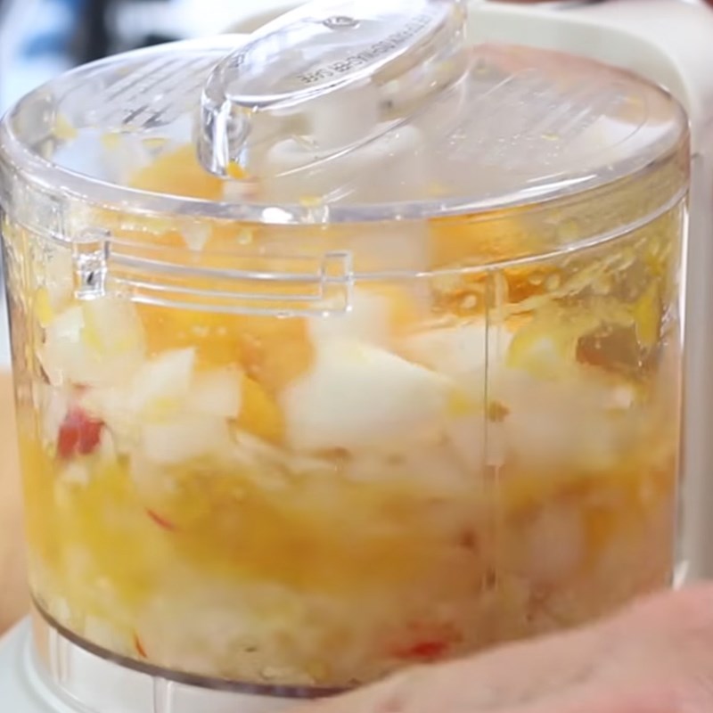 Bước 2 Xay xoài với hành, tỏi, ớt Sốt xoài BBQ