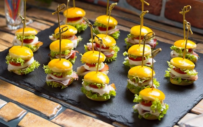 Tiệc finger food là gì? Các món finger food, đặt tiệc finger food ở đâu ...