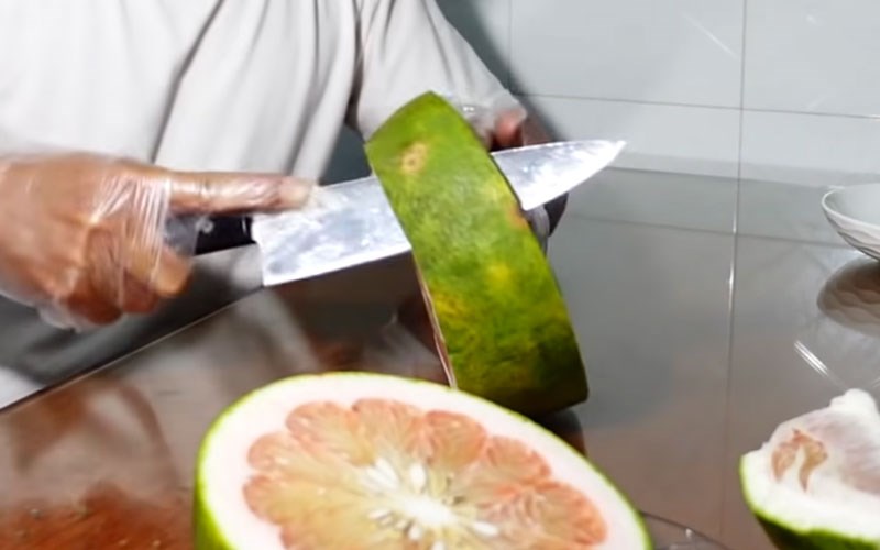 Lột vỏ bưởi hình tròn