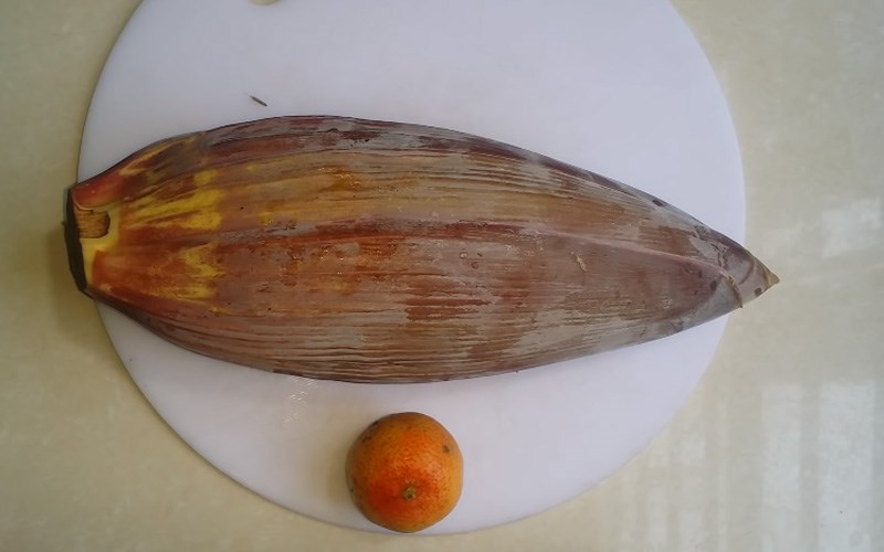 Nguy&ecirc;n liệu v&agrave; dụng cụ để th&aacute;i hoa chuối 