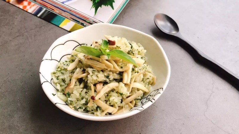 Cơm chi&ecirc;n l&aacute; &eacute; chay