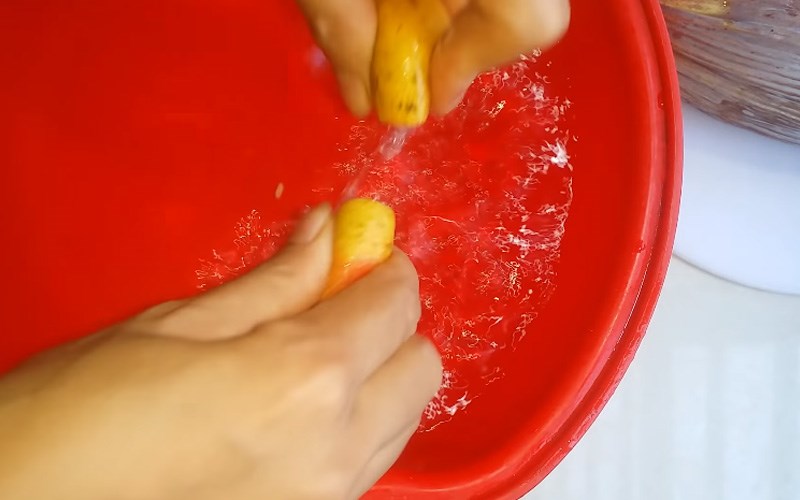 L&agrave;m nước ng&acirc;m hoa chuối 