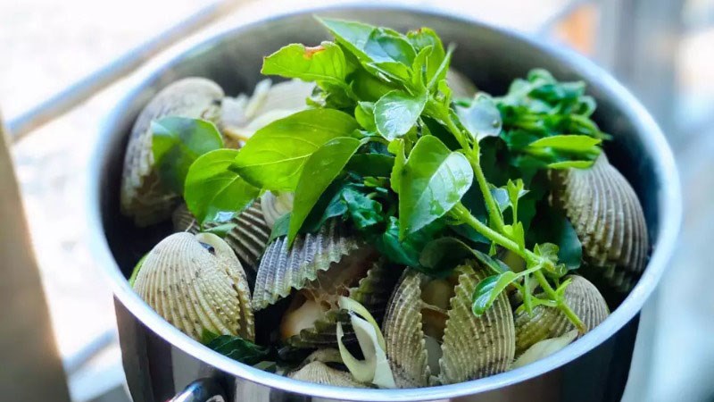 S&ograve; mồng hấp l&aacute; &eacute; trắng