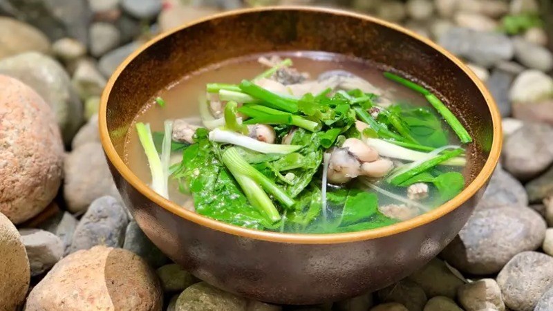 Ếch nấu l&aacute; &eacute; trắng