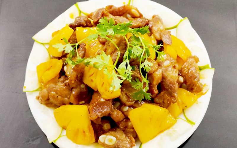 Sườn xào dứa (thơm)