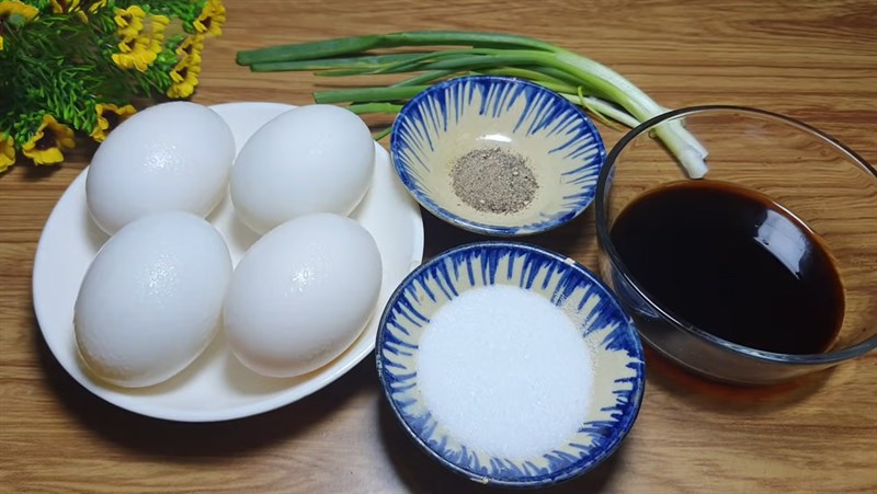Nguyên liệu món ăn trứng chiên nước mắm và nước tương