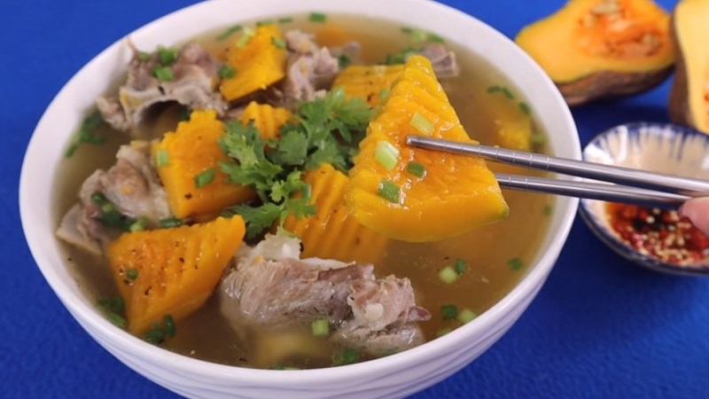 Canh bí đỏ hầm xương