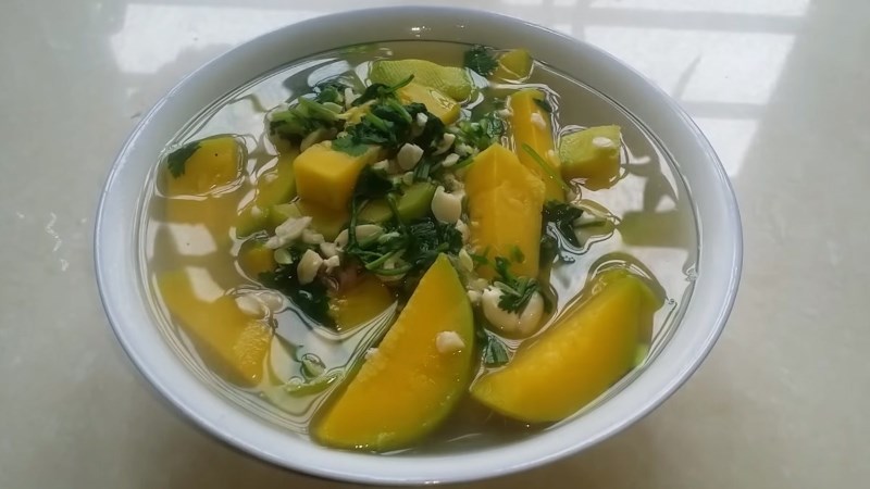 Canh bí đỏ nấu đậu phộng