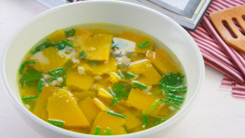 Canh bí đỏ thịt băm