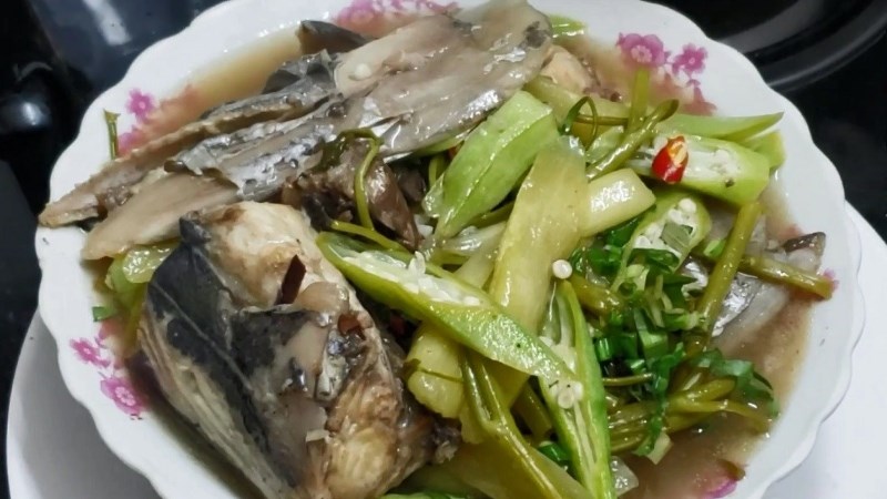 Canh chua đầu cá thu