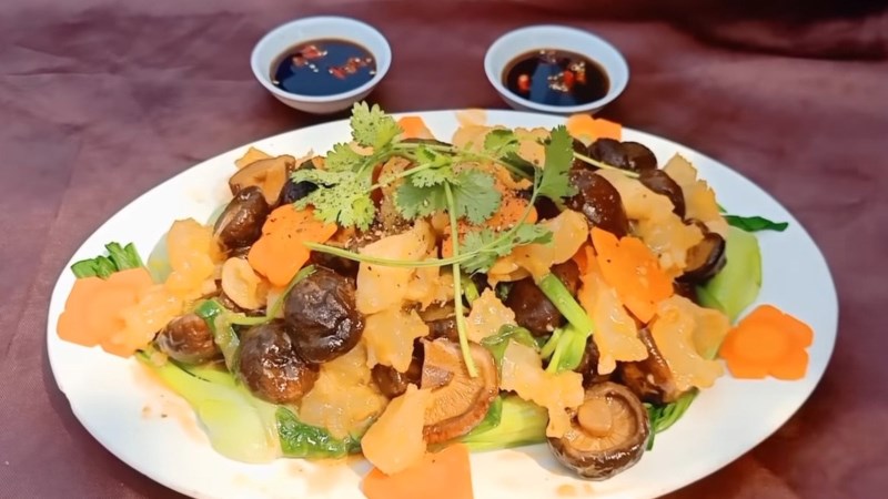 Cà rốt xào gân bò