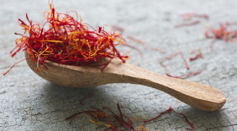 Phân biệt saffron thật giả qua vị