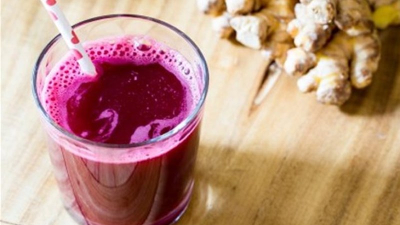 Nước ép táo gừng củ dền