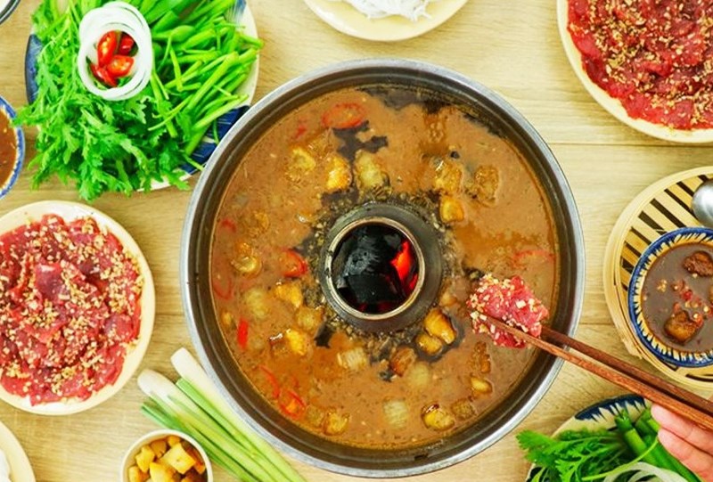 Lẩu trườn nhúng mắm ruốc